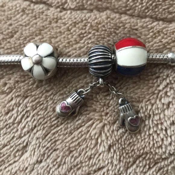 Pandora bracelet and charms - Picture 2 of 4